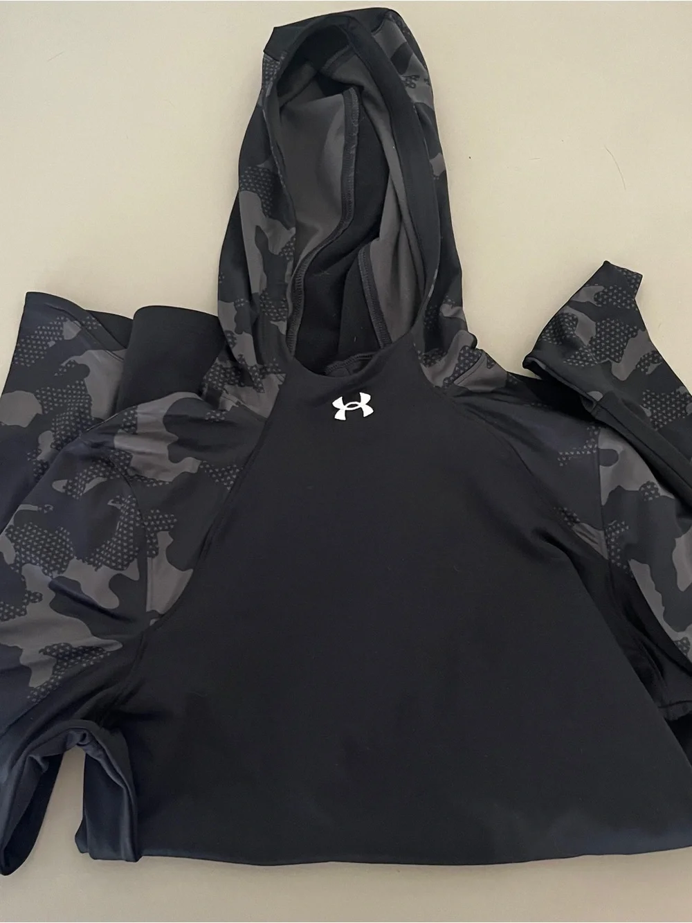 Under Armour Men’s Blacko& Gray Camo Hooded Cold Gear Hoodie